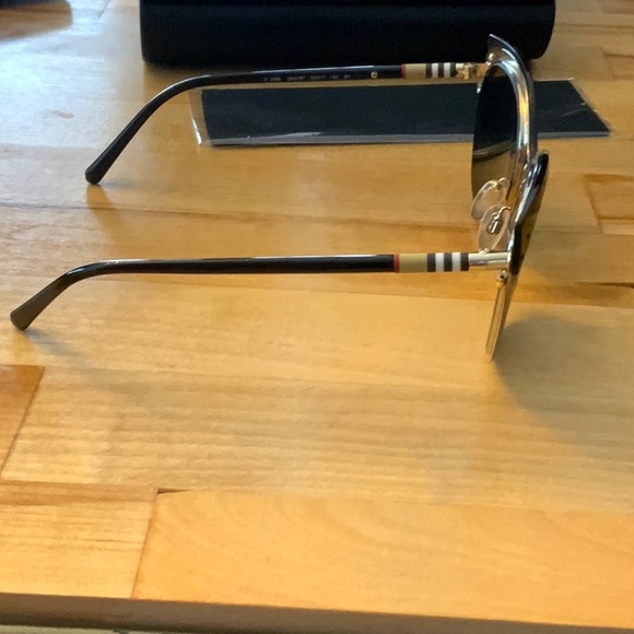 Burberry all inclusive sunglasses - Picture 11 of 12
